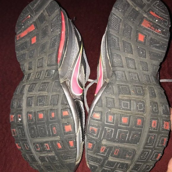 Nike Womens Reax Run Dominate Gray Pink Size US 7.5 - Picture 6 of 8